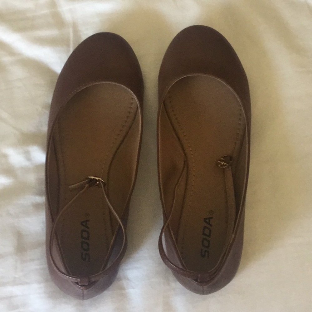 Soda brown flats with ankle strap